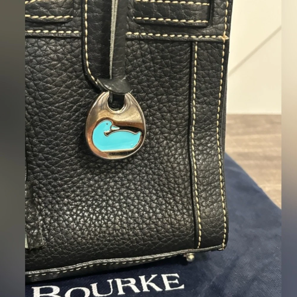 Dooney & Bourke Black Pebbled Leather Shouder Bag with Blue Duck Hangtag - Picture 4 of 11